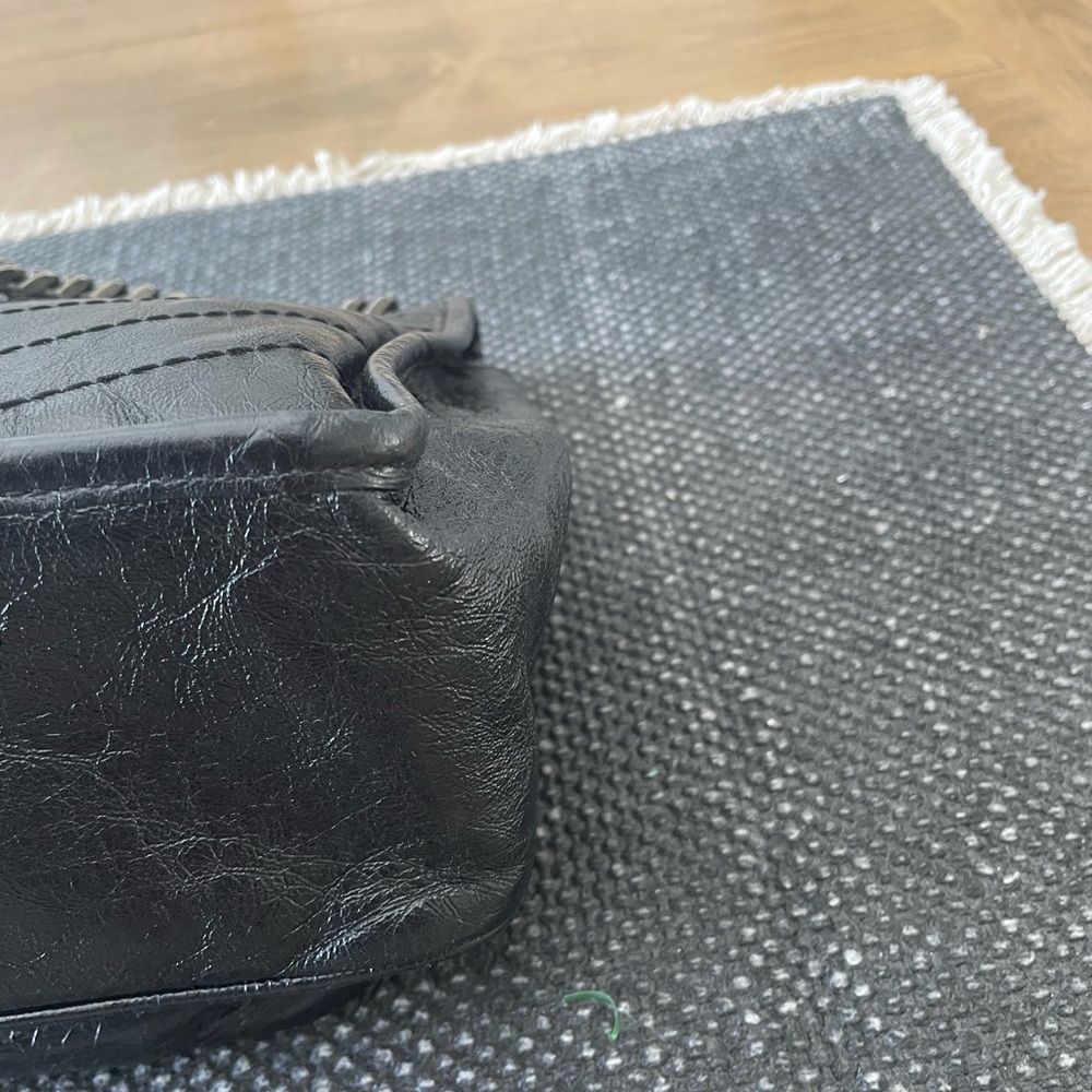 Niki medium crinkled leather shoulder bag - Picture 8 of 14